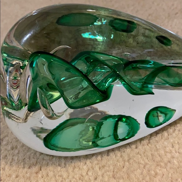 Green Glass Twisted Home Decor Piece - Picture 4 of 4